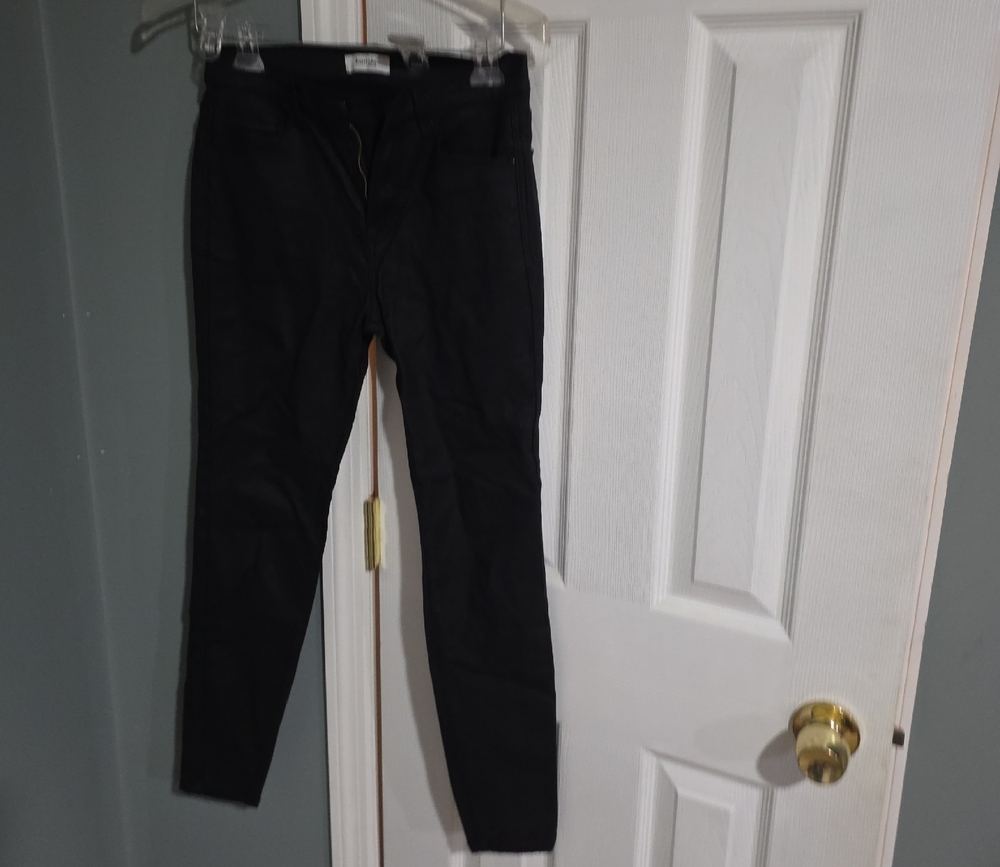 Kensie Black Coated Slim Denim Pants. Size 2/26.